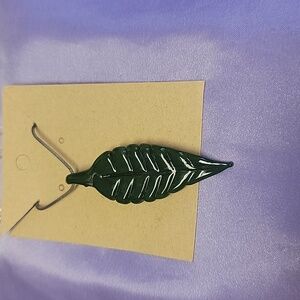 N17 Dark Green - Handblown Glass Leaf Necklace